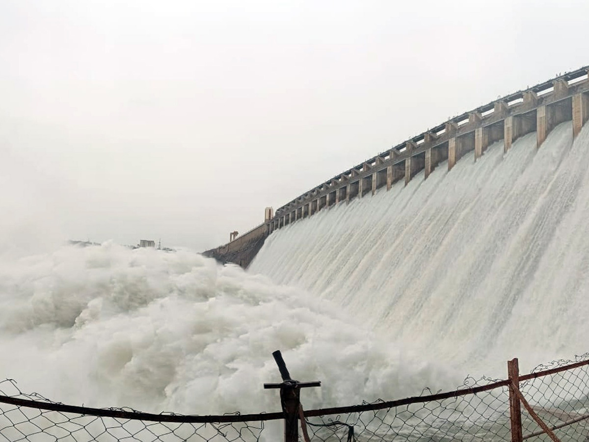 Nagarjuna Sagar Dam Gates Opened Photos35