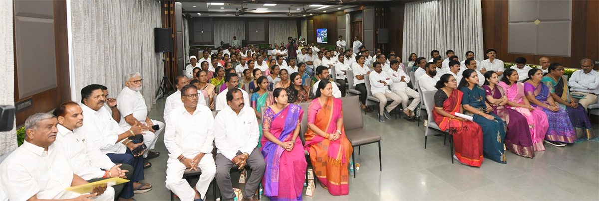 YS Jagan Meeting at Paderu YSRCP Leaders Photos2