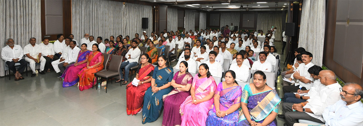 YS Jagan Meeting at Paderu YSRCP Leaders Photos4