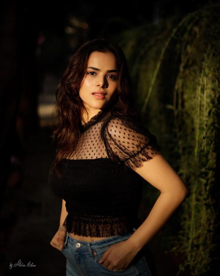 Kriti Garg Hd Photos Goes Viral10