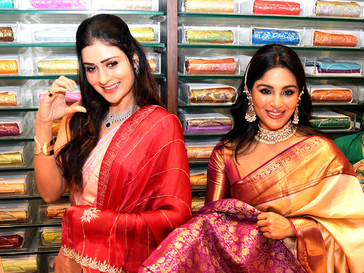 Samyuktha Menon And Payal Rajput Inaugurates in karimnagar11