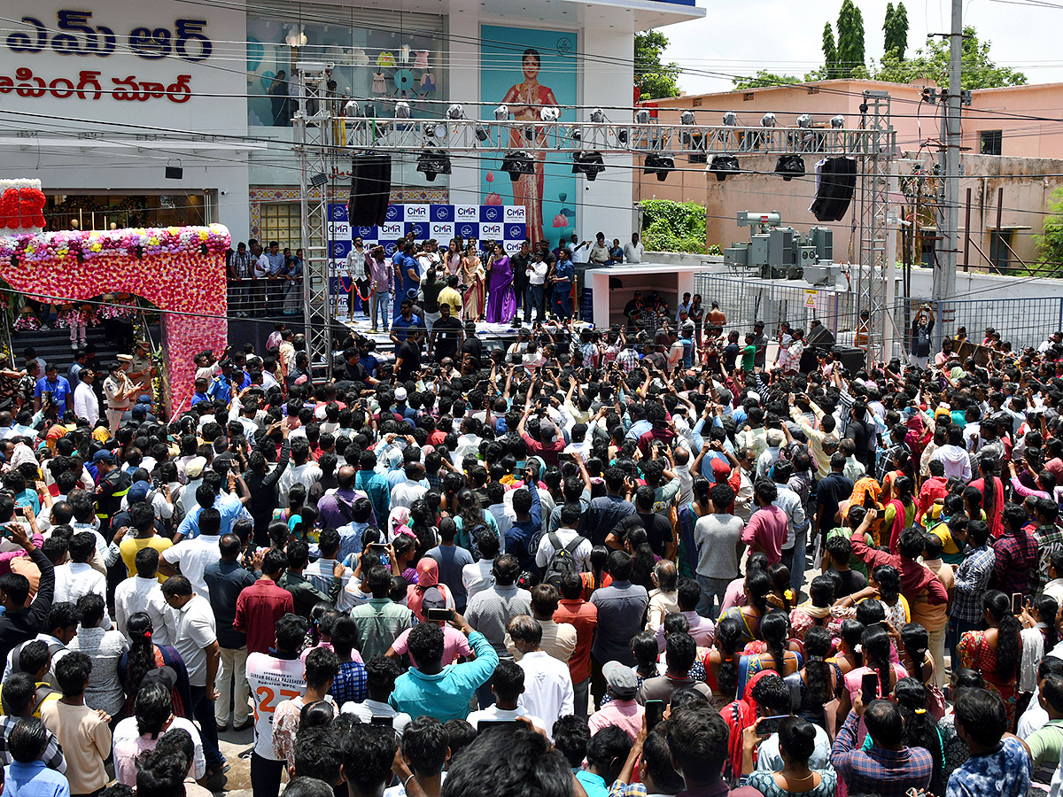 Samyuktha Menon And Payal Rajput Inaugurates in karimnagar5