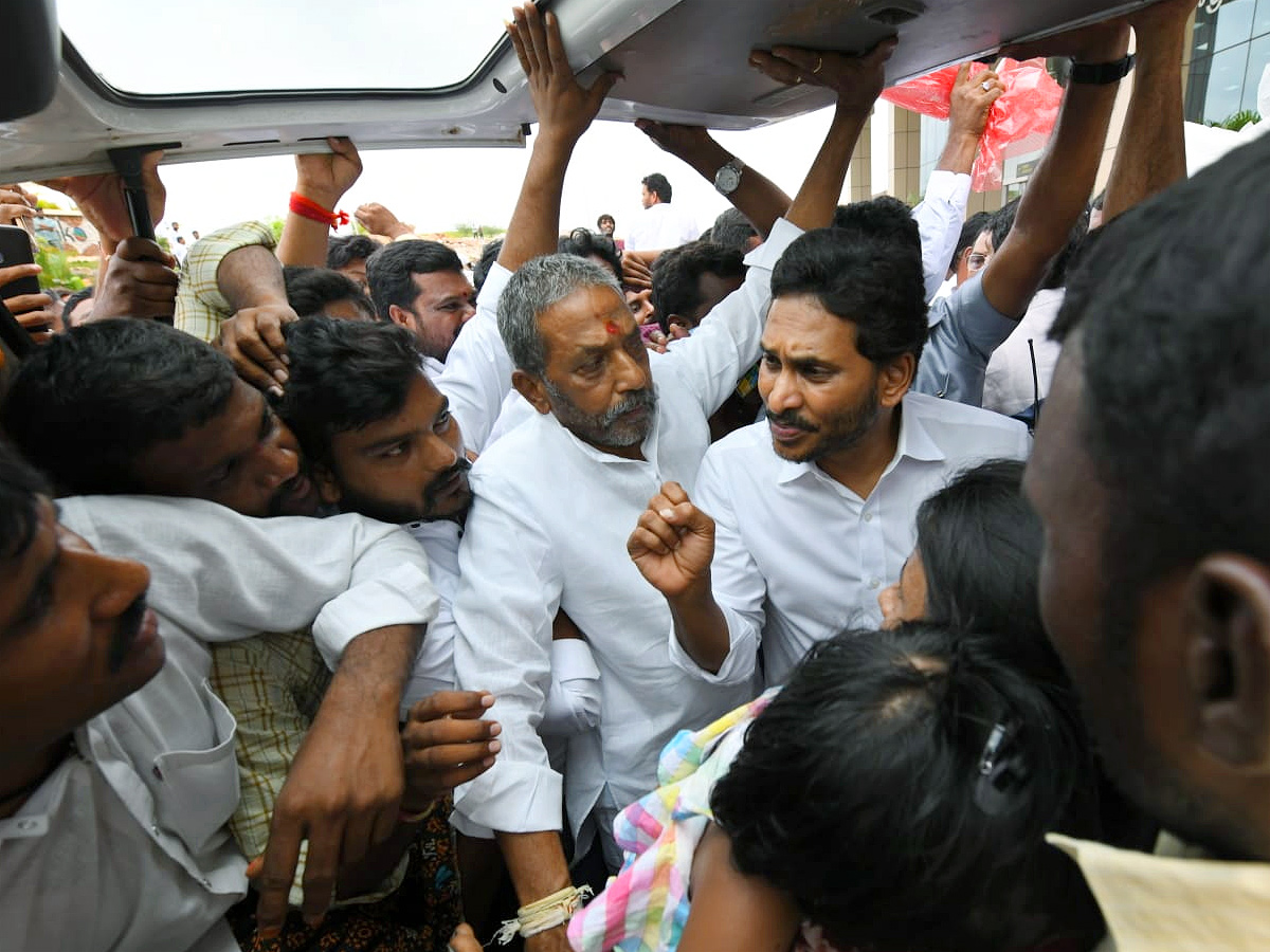 YS Jagan Gets Grand Welcome at Kurnool Airport Photos11