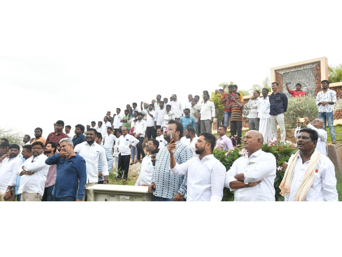 YS Jagan Gets Grand Welcome at Kurnool Airport Photos8