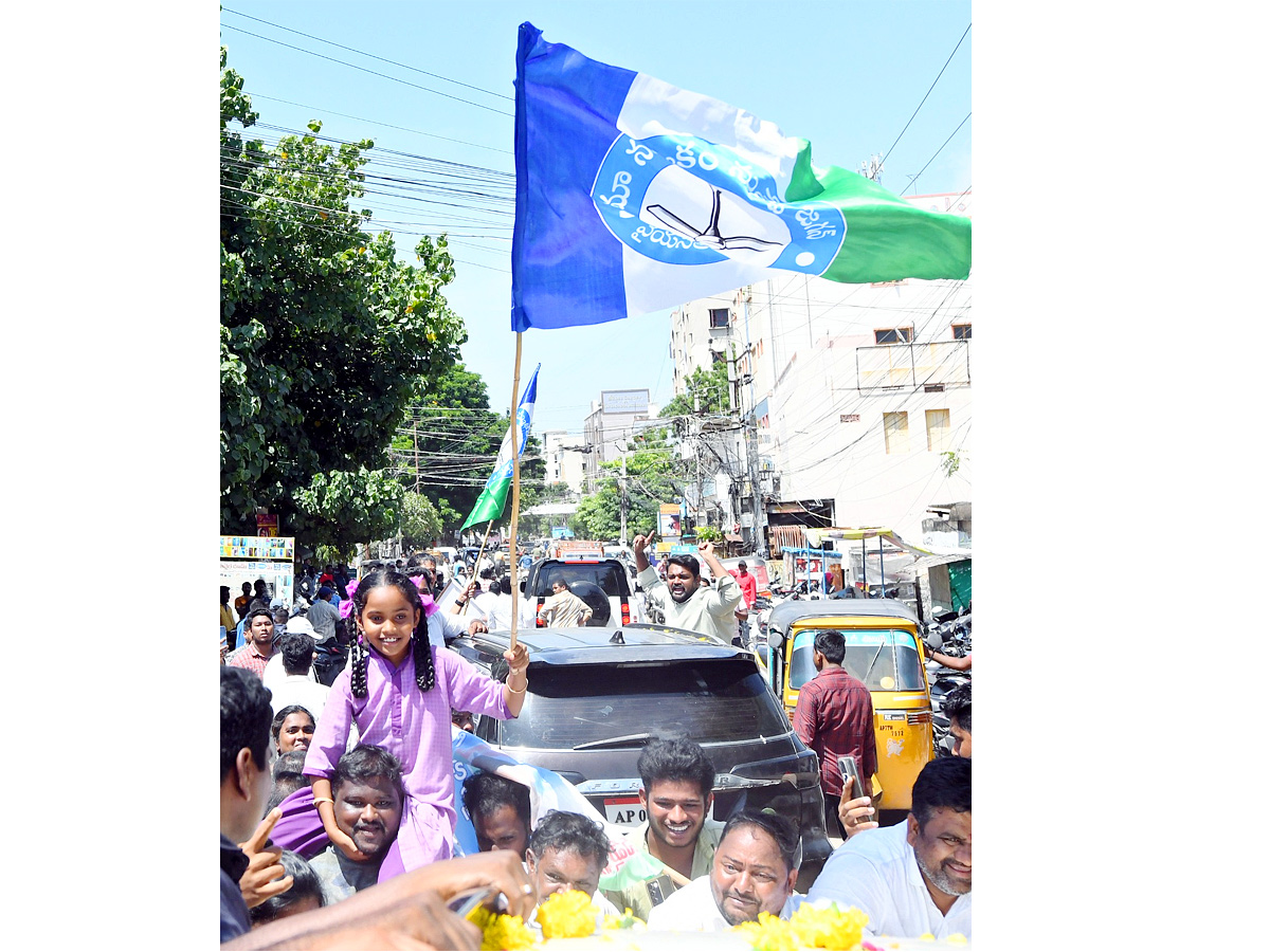 YS Jagan Visits Guntur Eda Sambireddy House Photos18