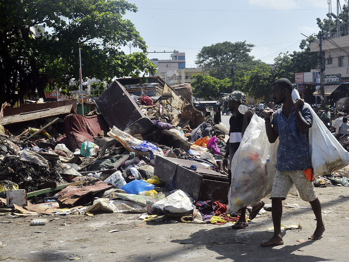 Check out the photo gallery of the flood-affected victims in Vijayawada.24