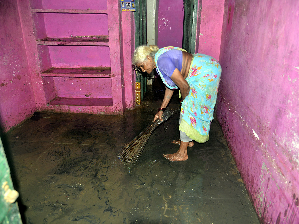 Check out the photo gallery of the flood-affected victims in Vijayawada.37