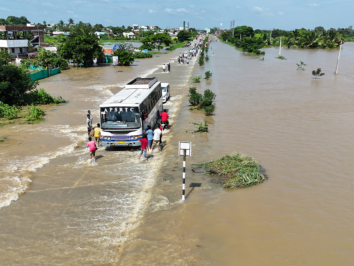 Heavy Flood Water To Rajahmundry On Godavari Photos1