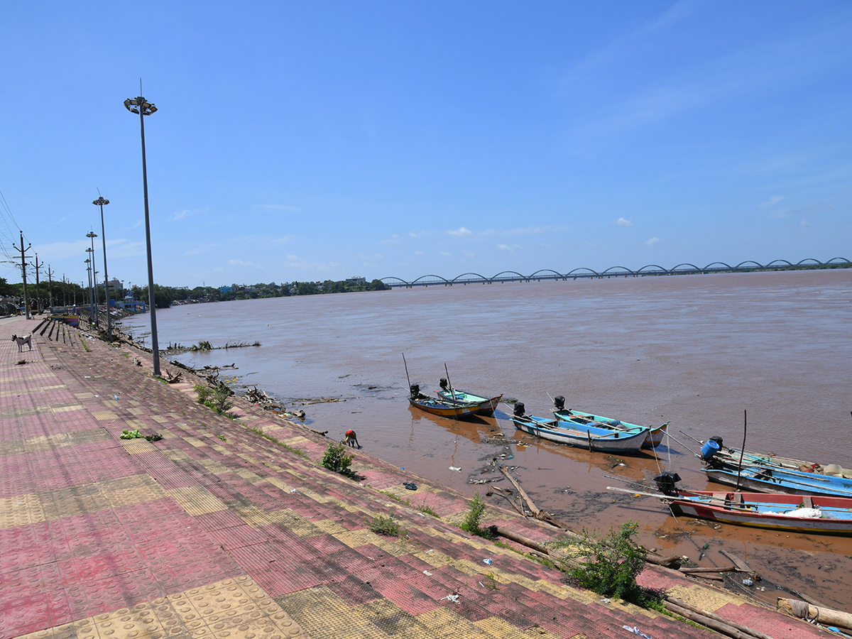 Heavy Flood Water To Rajahmundry On Godavari Photos9