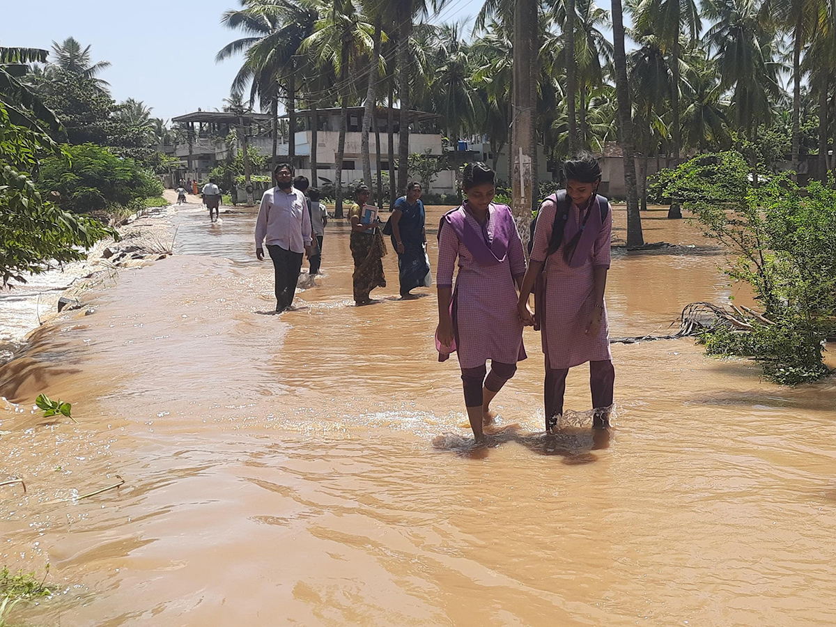 Heavy Flood Water To Rajahmundry On Godavari Photos11