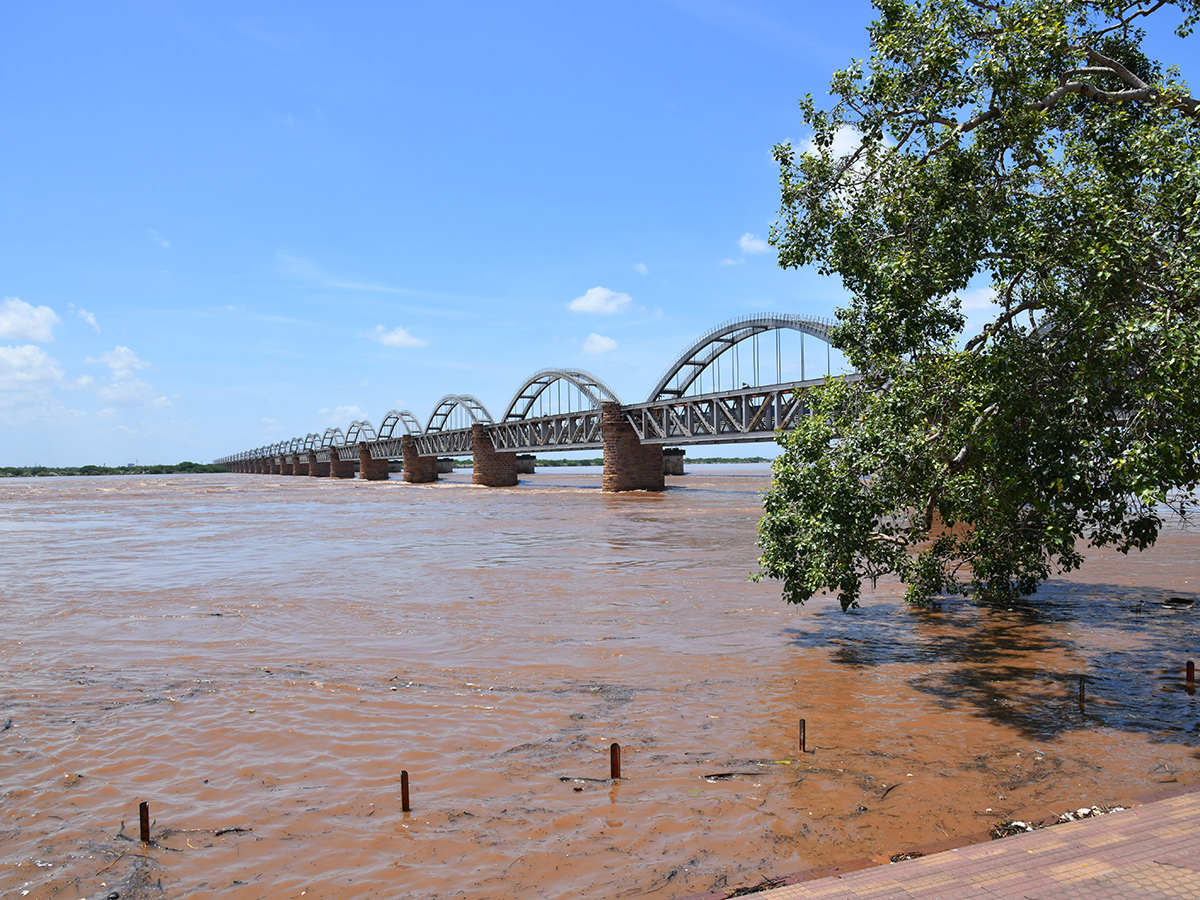 Heavy Flood Water To Rajahmundry On Godavari Photos15