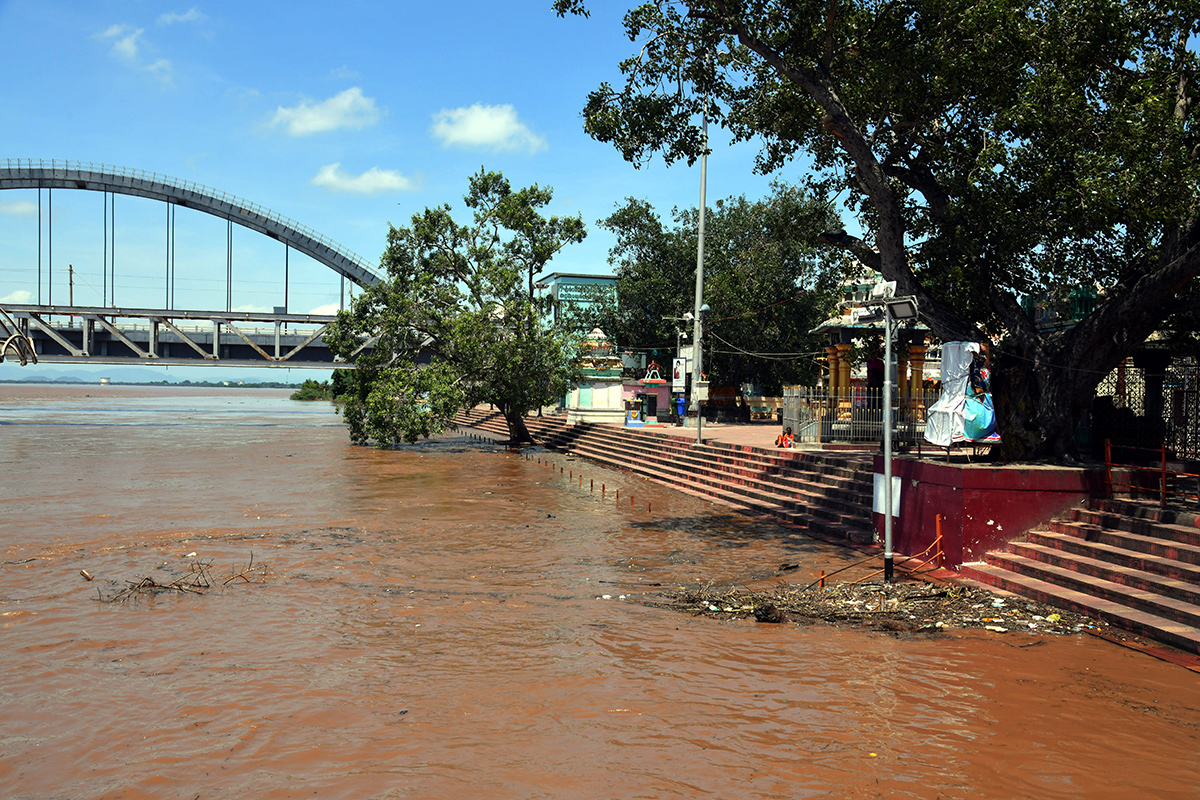 Heavy Flood Water To Rajahmundry On Godavari Photos16