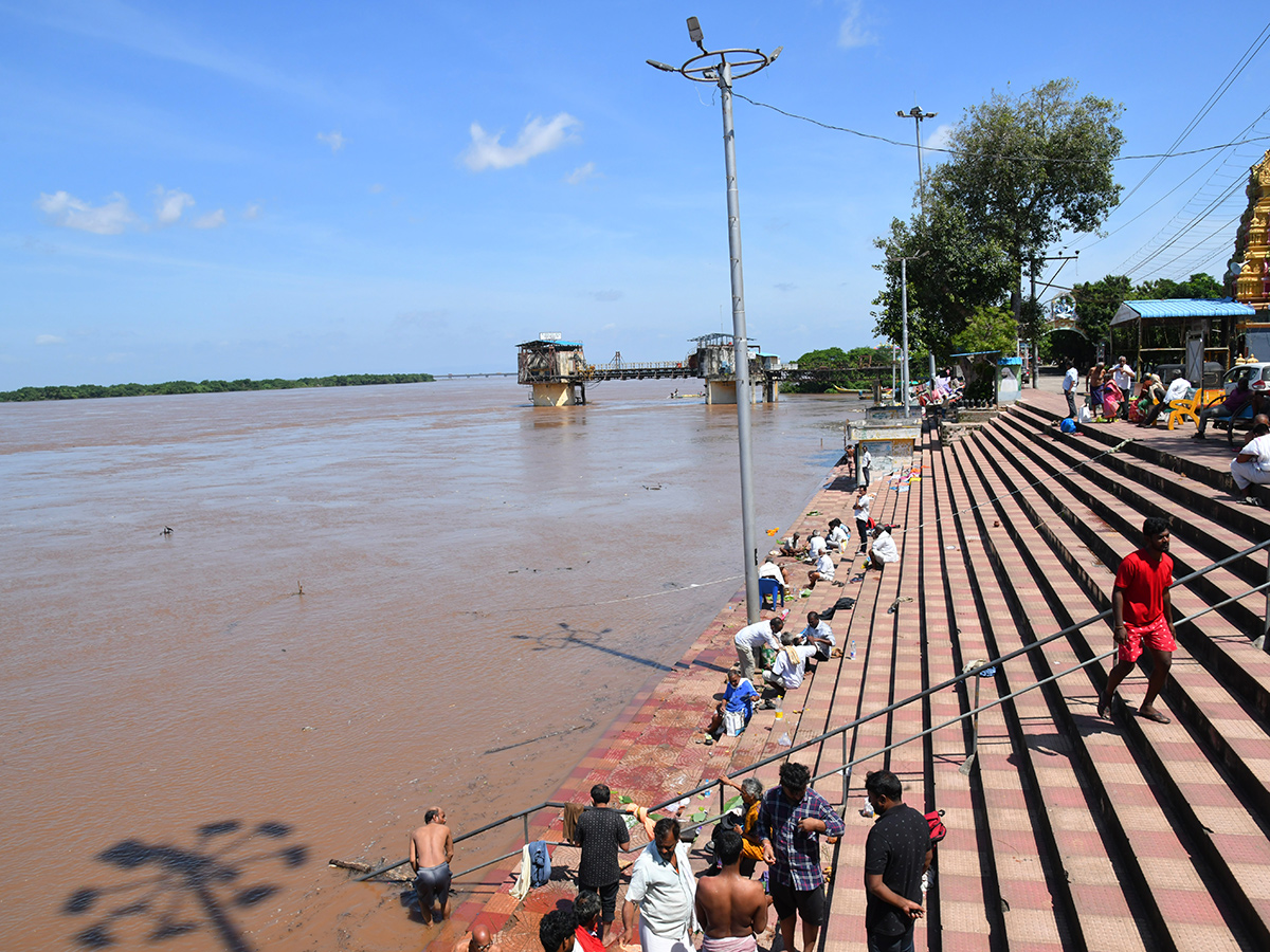 Heavy Flood Water To Rajahmundry On Godavari Photos2