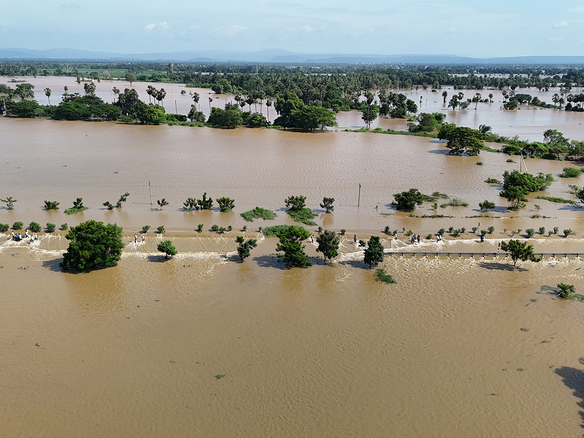 Heavy Flood Water To Rajahmundry On Godavari Photos18