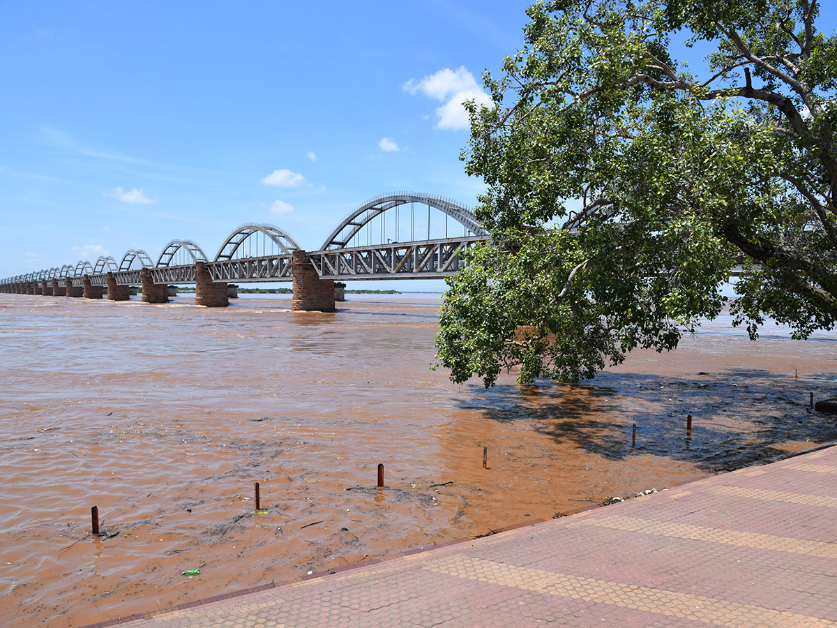 Heavy Flood Water To Rajahmundry On Godavari Photos22