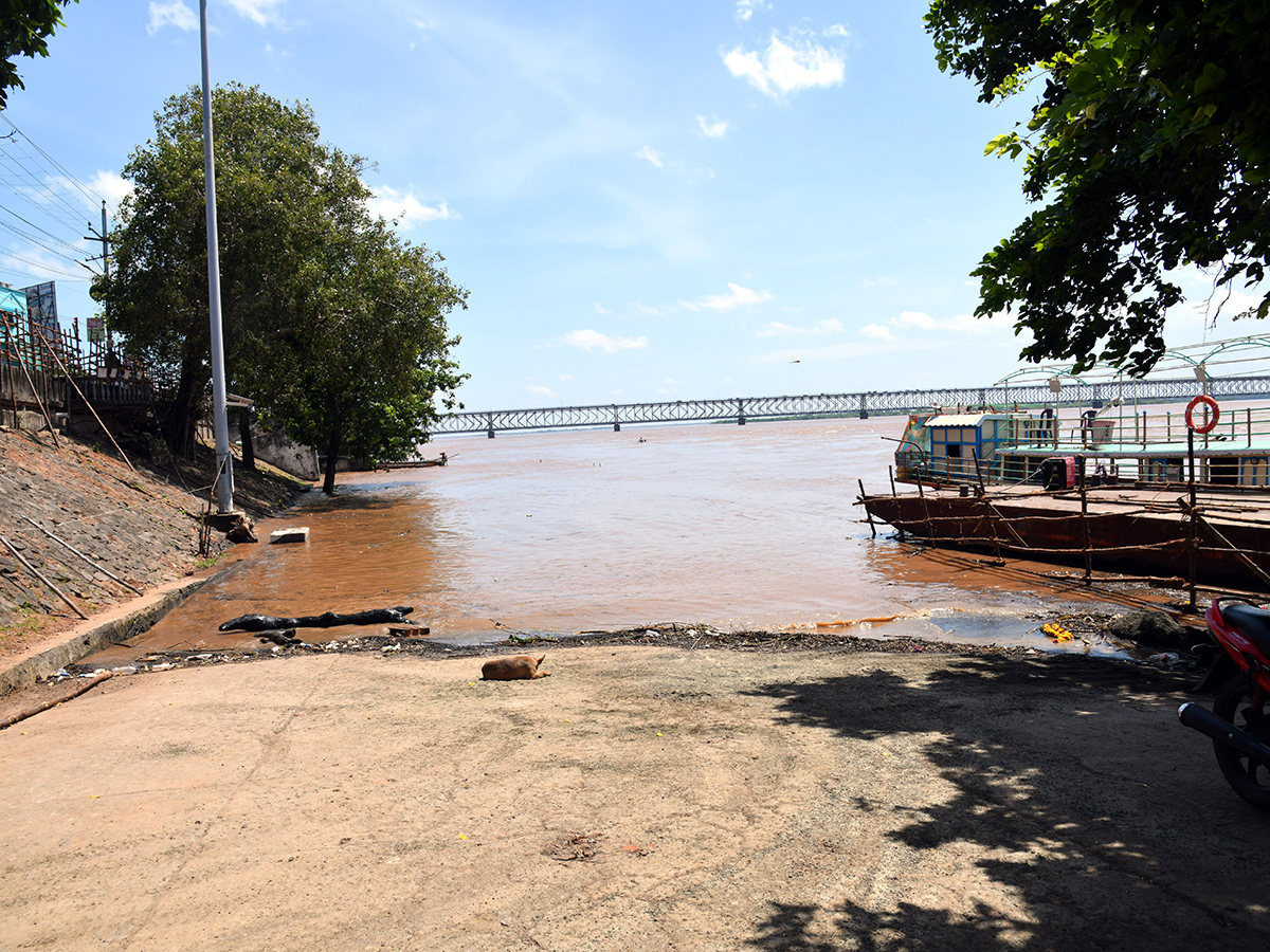 Heavy Flood Water To Rajahmundry On Godavari Photos23