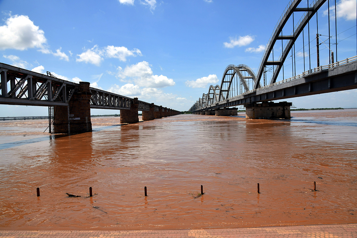 Heavy Flood Water To Rajahmundry On Godavari Photos24