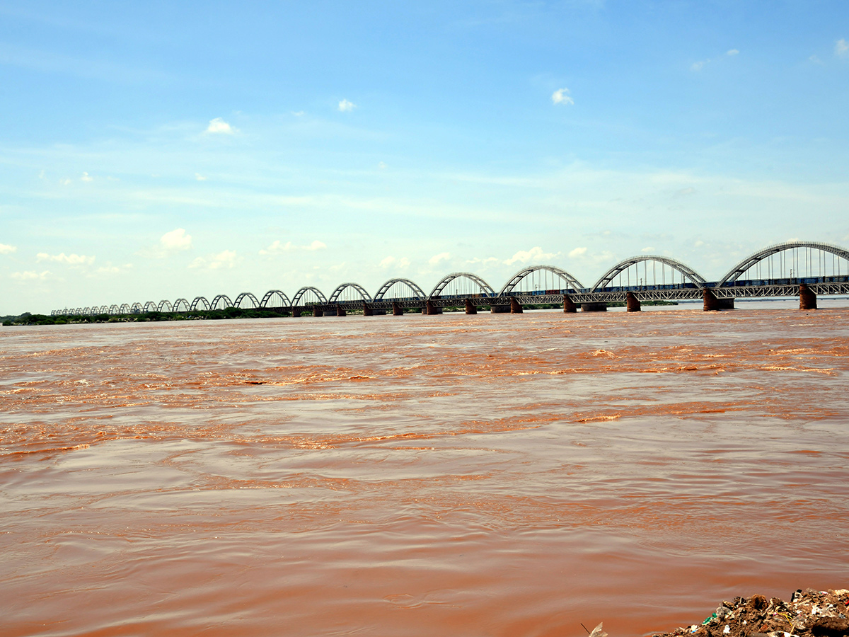 Heavy Flood Water To Rajahmundry On Godavari Photos29