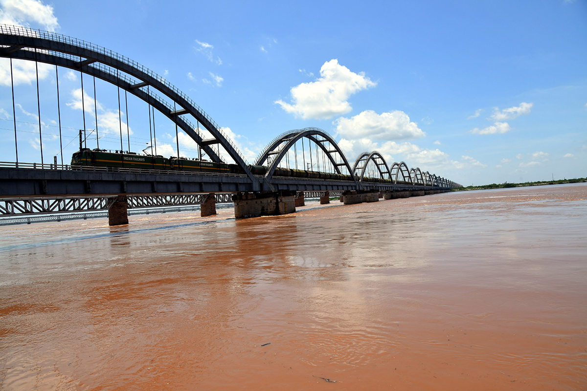 Heavy Flood Water To Rajahmundry On Godavari Photos30