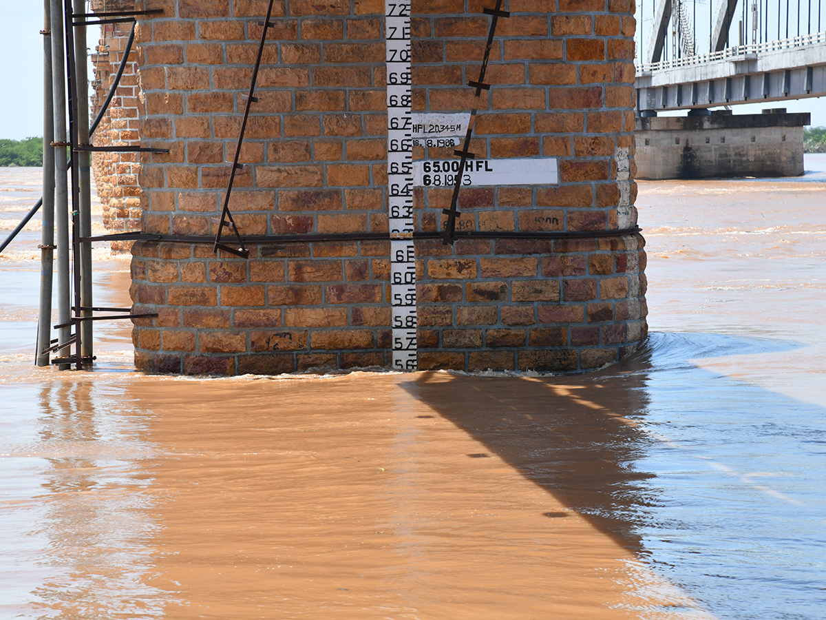 Heavy Flood Water To Rajahmundry On Godavari Photos33