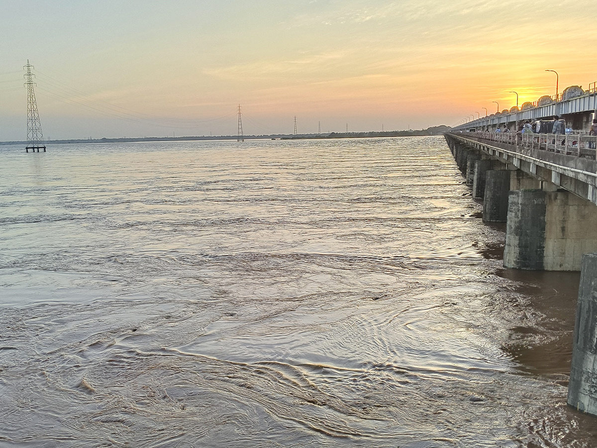 Heavy Flood Water To Rajahmundry On Godavari Photos7