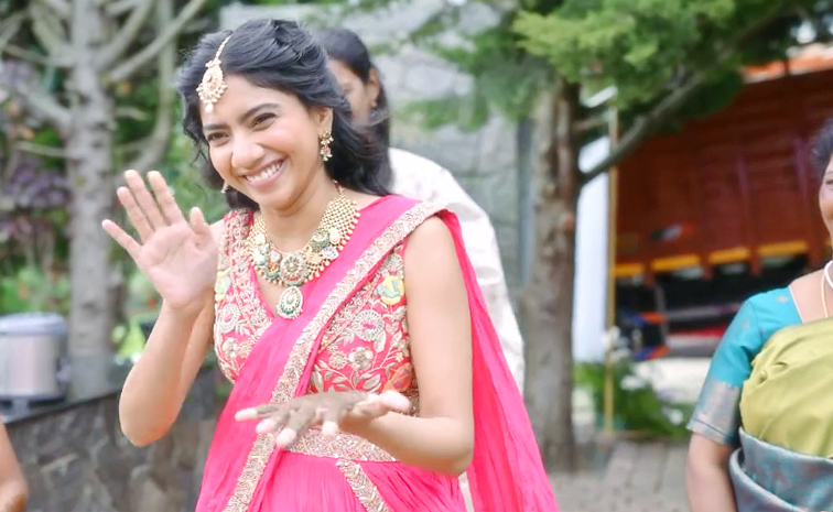 Heroine Sai Pallavi Prepared Up Mehndi To Sister Pooja Kannan Photos3