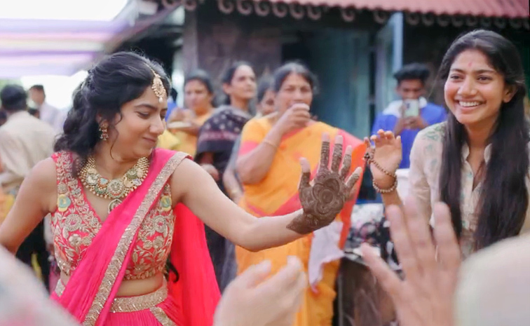 Heroine Sai Pallavi Prepared Up Mehndi To Sister Pooja Kannan Photos11