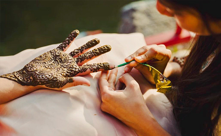 Heroine Sai Pallavi Prepared Up Mehndi To Sister Pooja Kannan Photos15