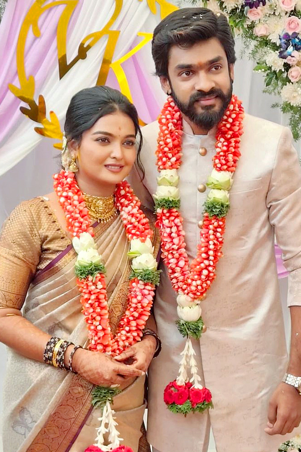 Prema Entha Madhuram serial Actress Varsha engagement Photos Viral5