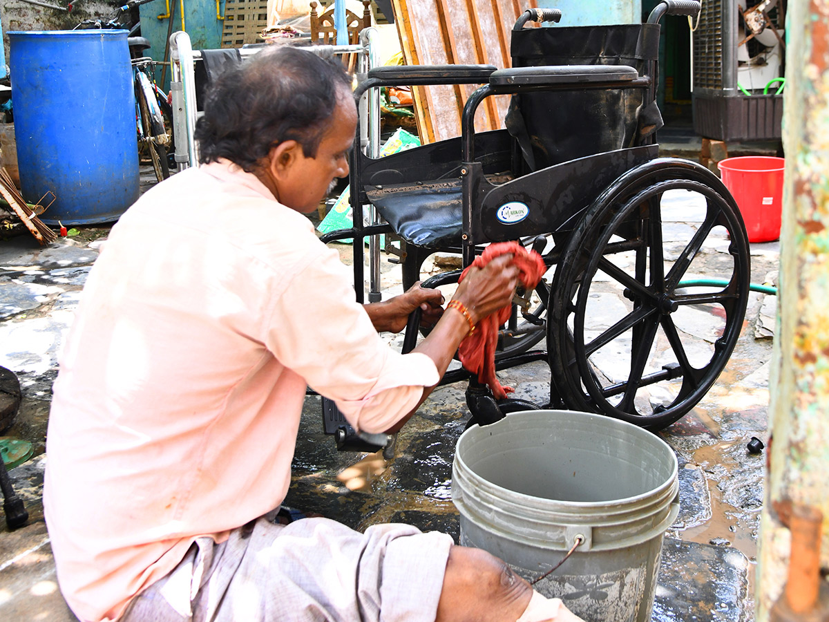 Check out the photo gallery of the flood-affected victims in Vijayawada.4