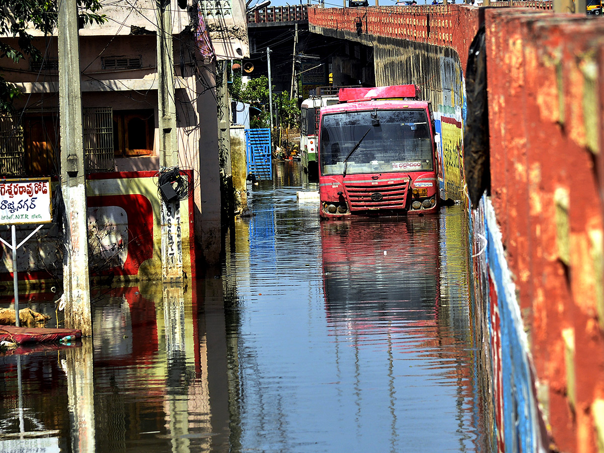 Check out the photo gallery of the flood-affected victims in Vijayawada.6