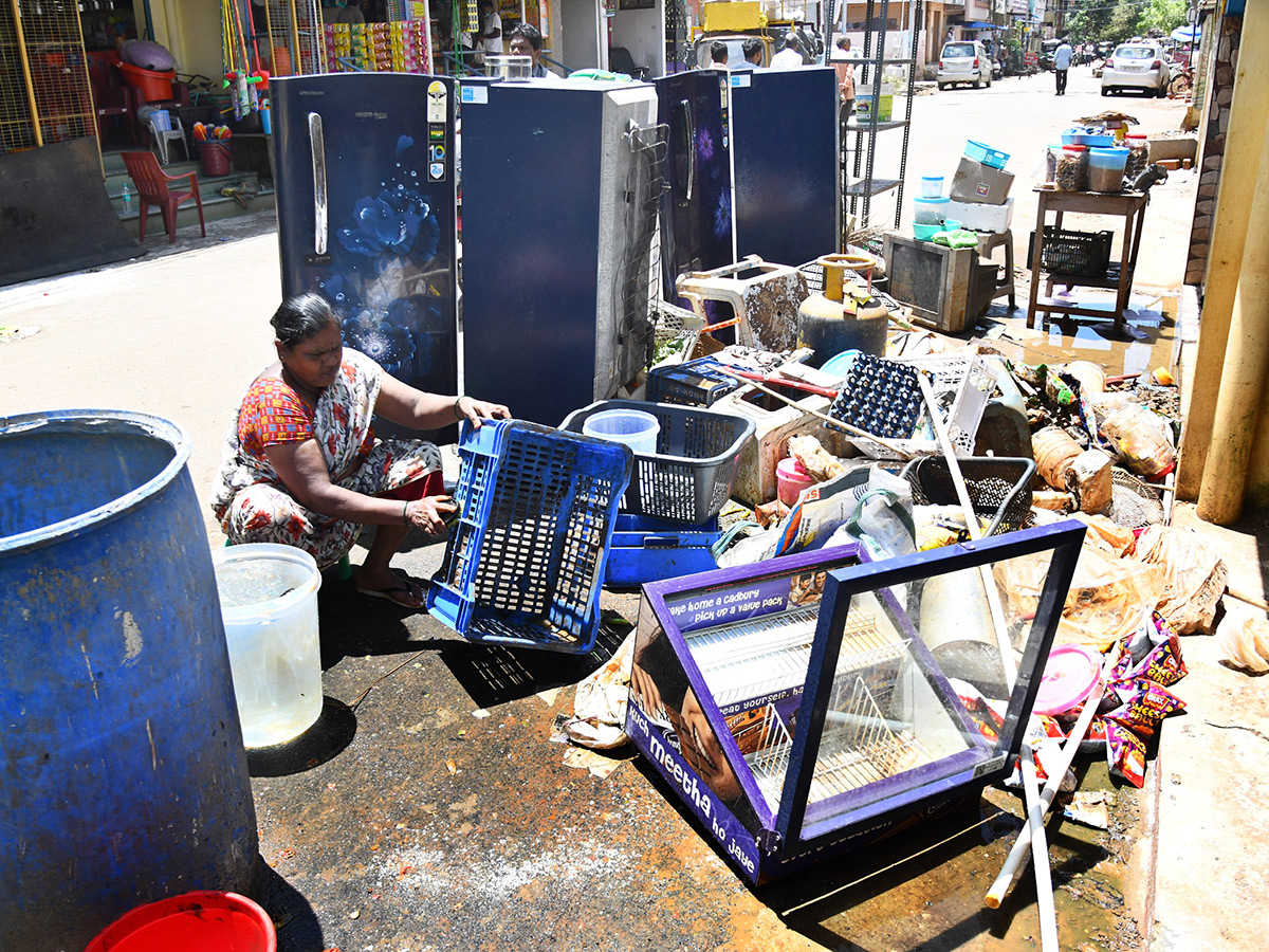 Check out the photo gallery of the flood-affected victims in Vijayawada.8