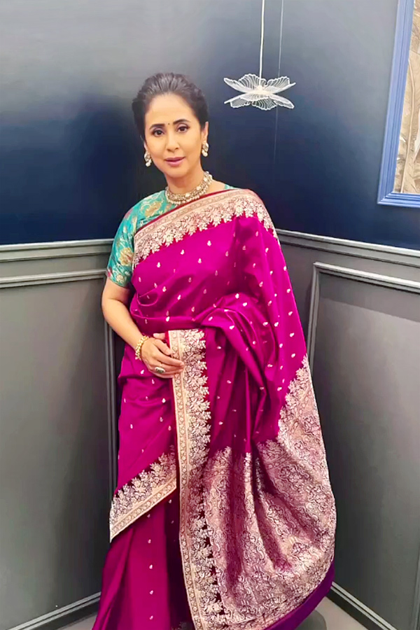 Urmila Matondkar Draped Silver Sequin And Kanjeevaram Sarees Photos5