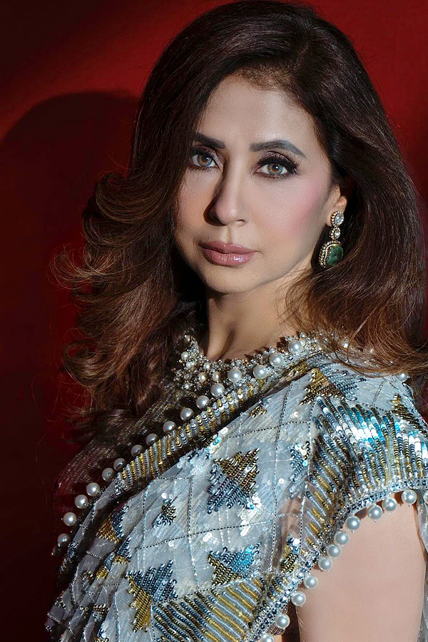 Urmila Matondkar Draped Silver Sequin And Kanjeevaram Sarees Photos10