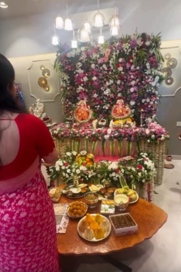 Suryakumar Yadav Immersed ganesh Idols At Home9