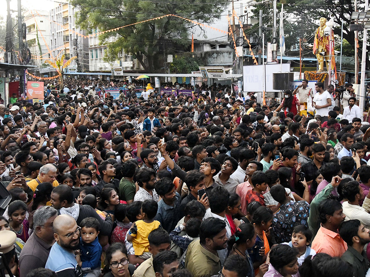 Devotees Rushed to Khairtabad Ganesh Photos13