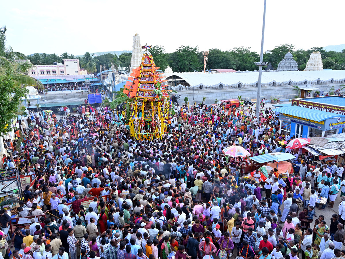 Kanipakam : Kanulapaduvaga Siddhi Vinayaka Rathotsavam Photos17