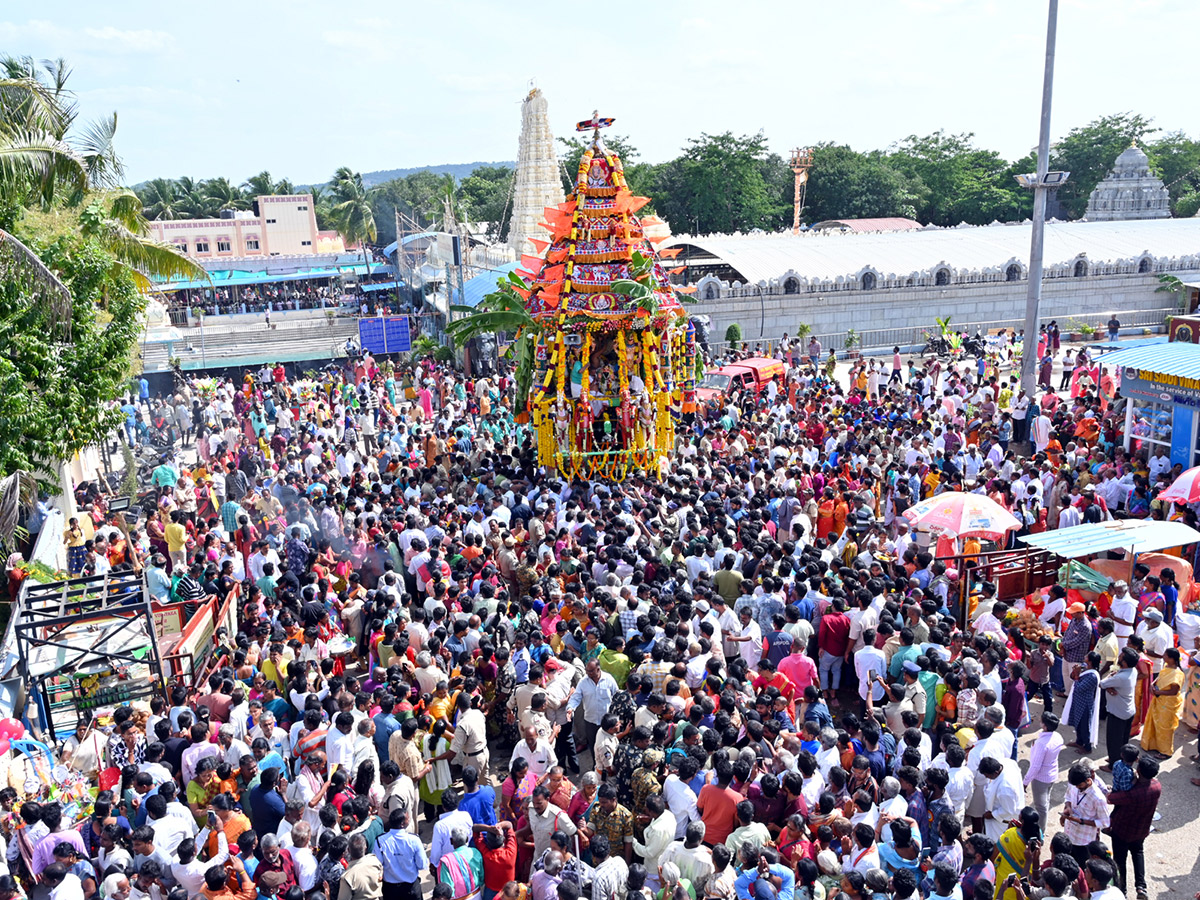 Kanipakam : Kanulapaduvaga Siddhi Vinayaka Rathotsavam Photos7