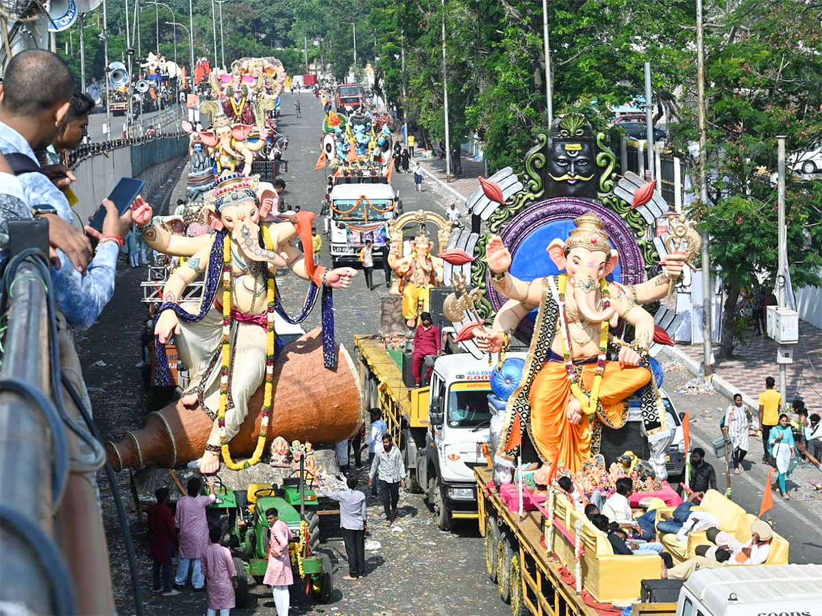 Ganesh Nimajjanam 2024 at Hyderabad's Tank Bund: Photos19