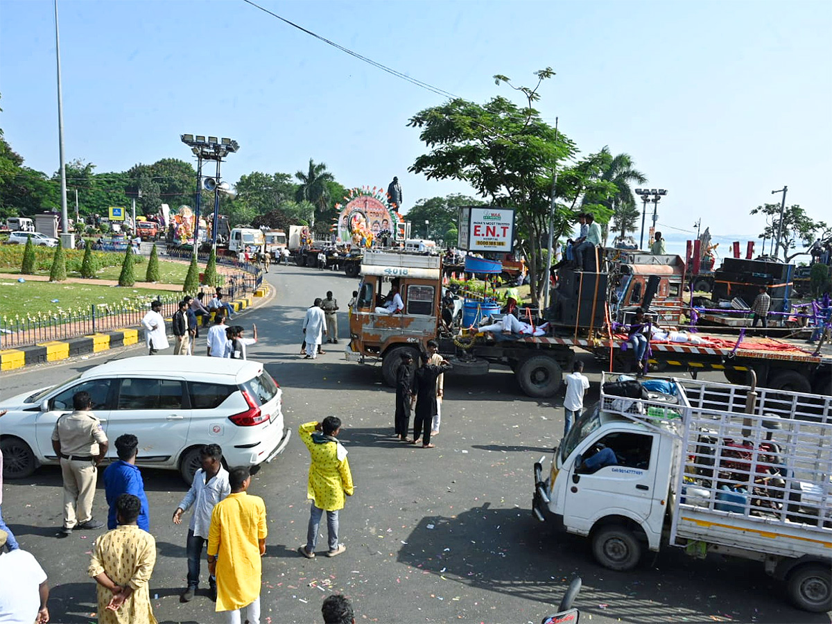 Ganesh Nimajjanam 2024 at Hyderabad's Tank Bund: Photos26