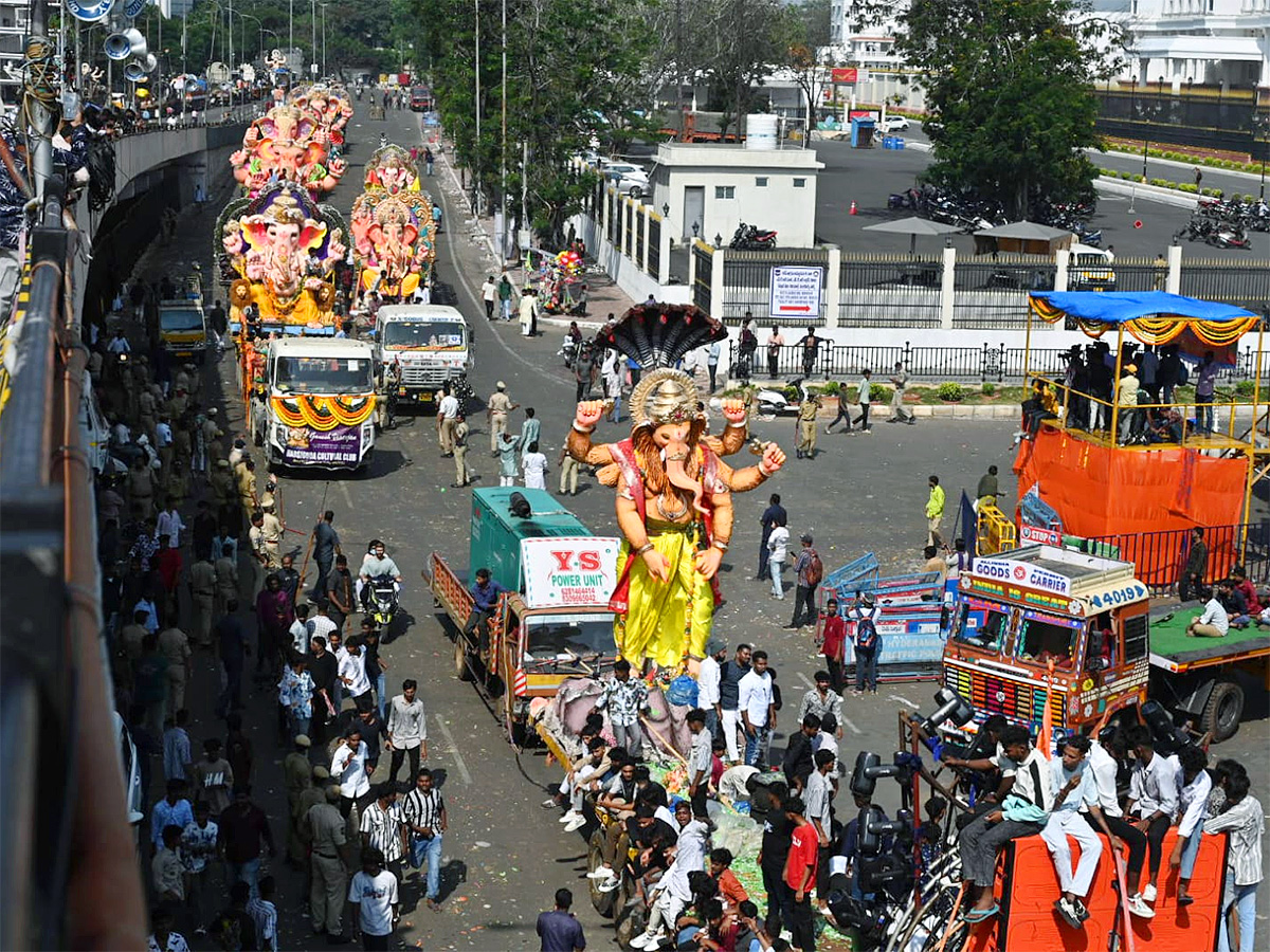 Ganesh Nimajjanam 2024 at Hyderabad's Tank Bund: Photos15