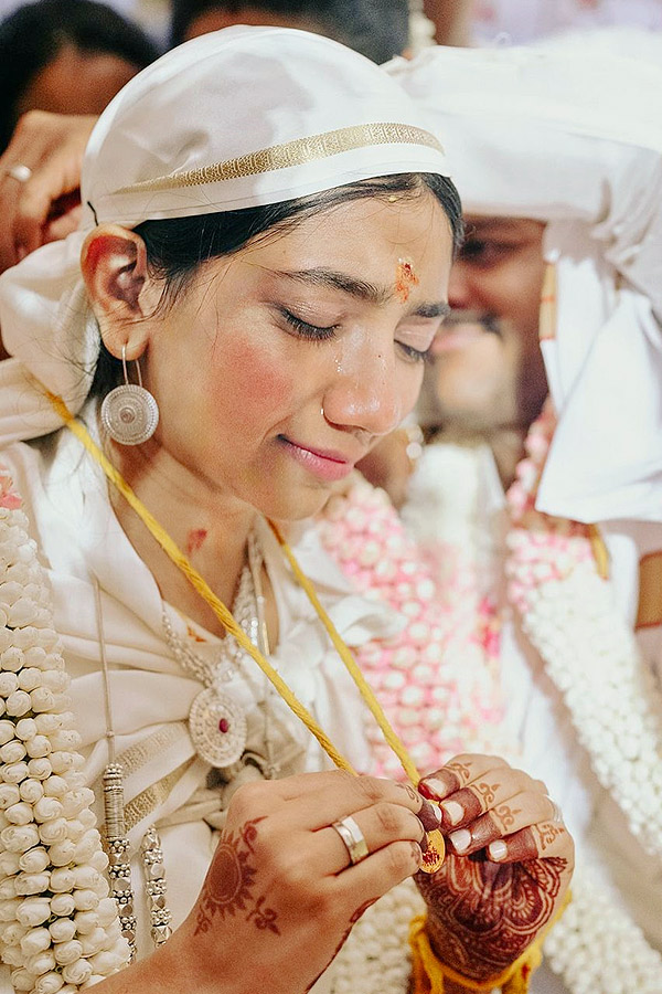 Heroine Sai Pallavi Gets Emotional In Her Sister Pooja kannan Wedding Photos viral7