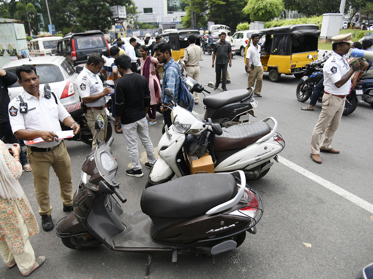 Visakhapatnam Strict Helmet Regulations Photos5