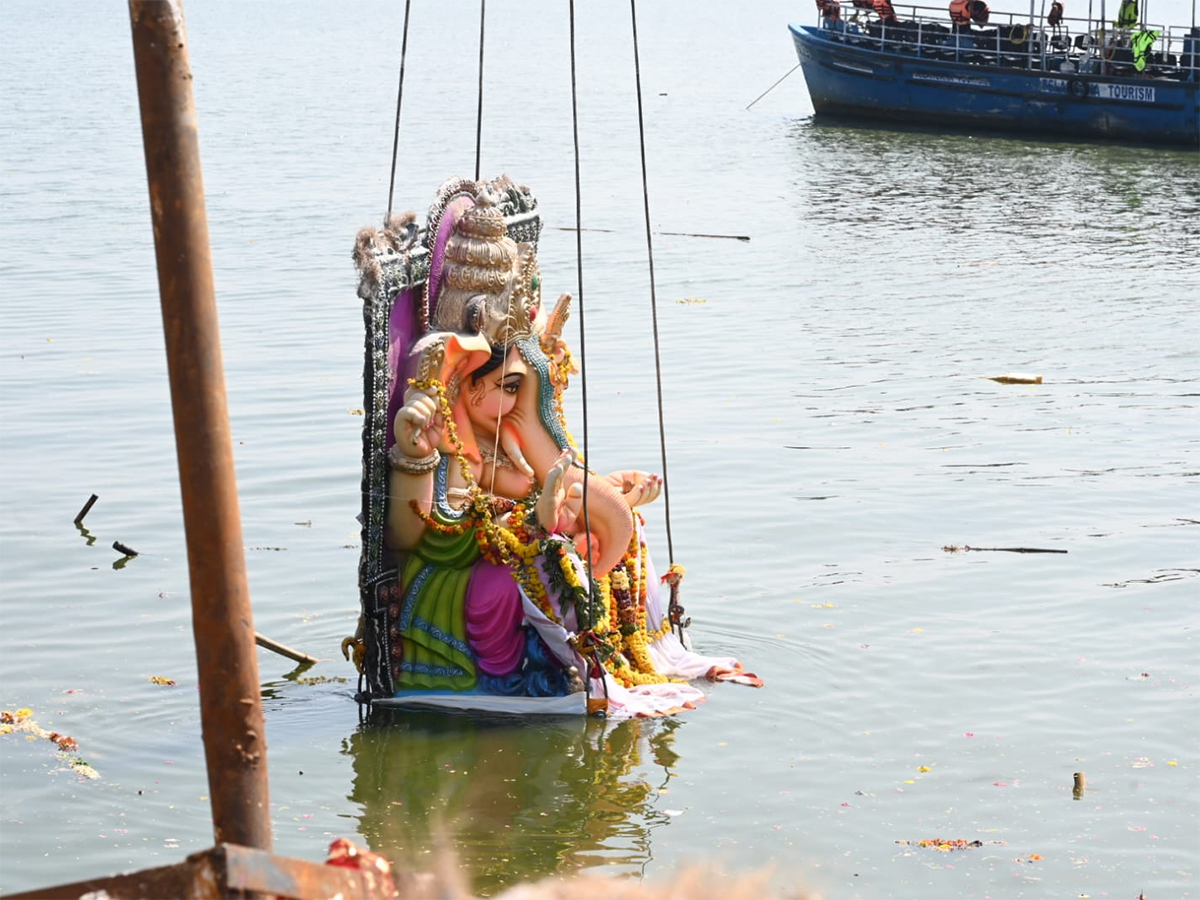 Ganesh Nimajjanam 2024 at Hyderabad's Tank Bund: Photos2