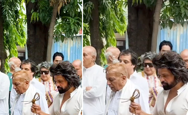 Himesh Reshammiya performs last rites of his late father, Vipin Reshammiya Photos1