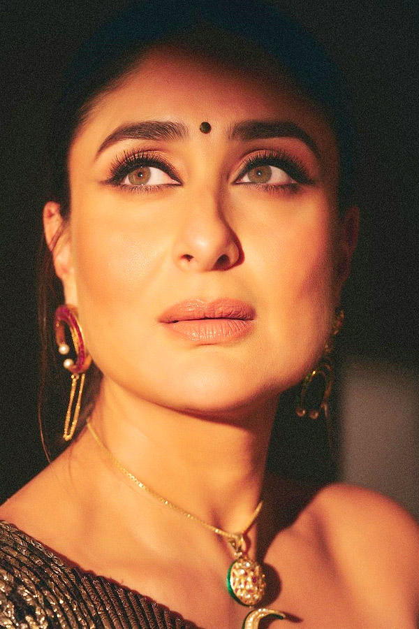 Kareena Kapoor Wear Your Moms Banarasi Saree Photos6