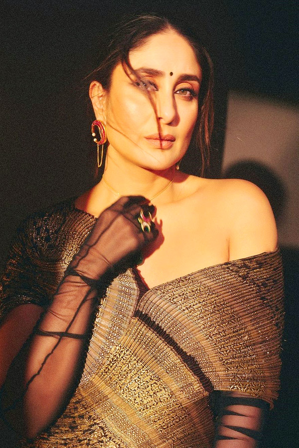 Kareena Kapoor Wear Your Moms Banarasi Saree Photos8