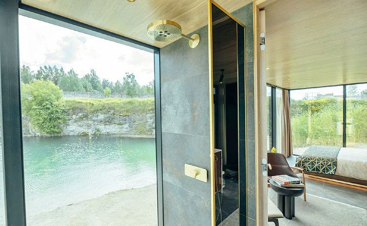 golden tiny house adds some bling to the small living Photos10