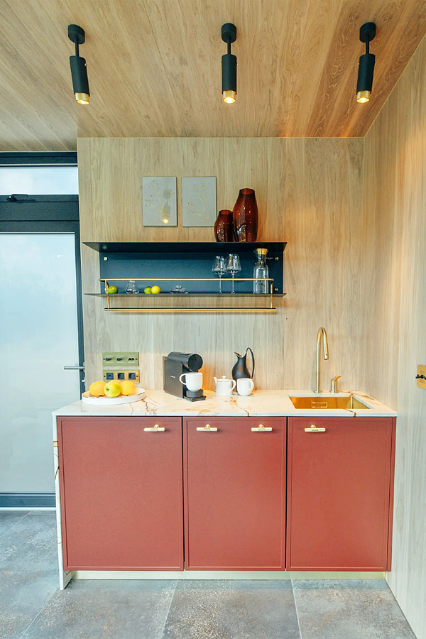 golden tiny house adds some bling to the small living Photos6