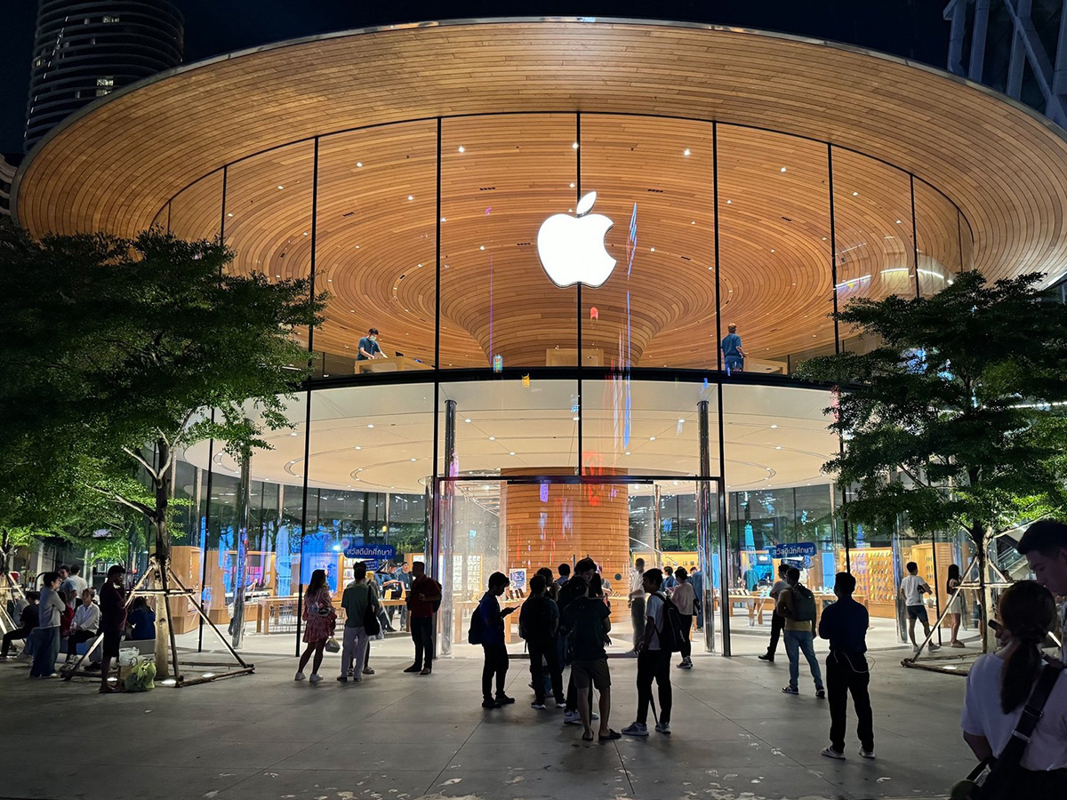 Apple New iPhone 16 Sale Begins At Mumbai's BKC: Photos2